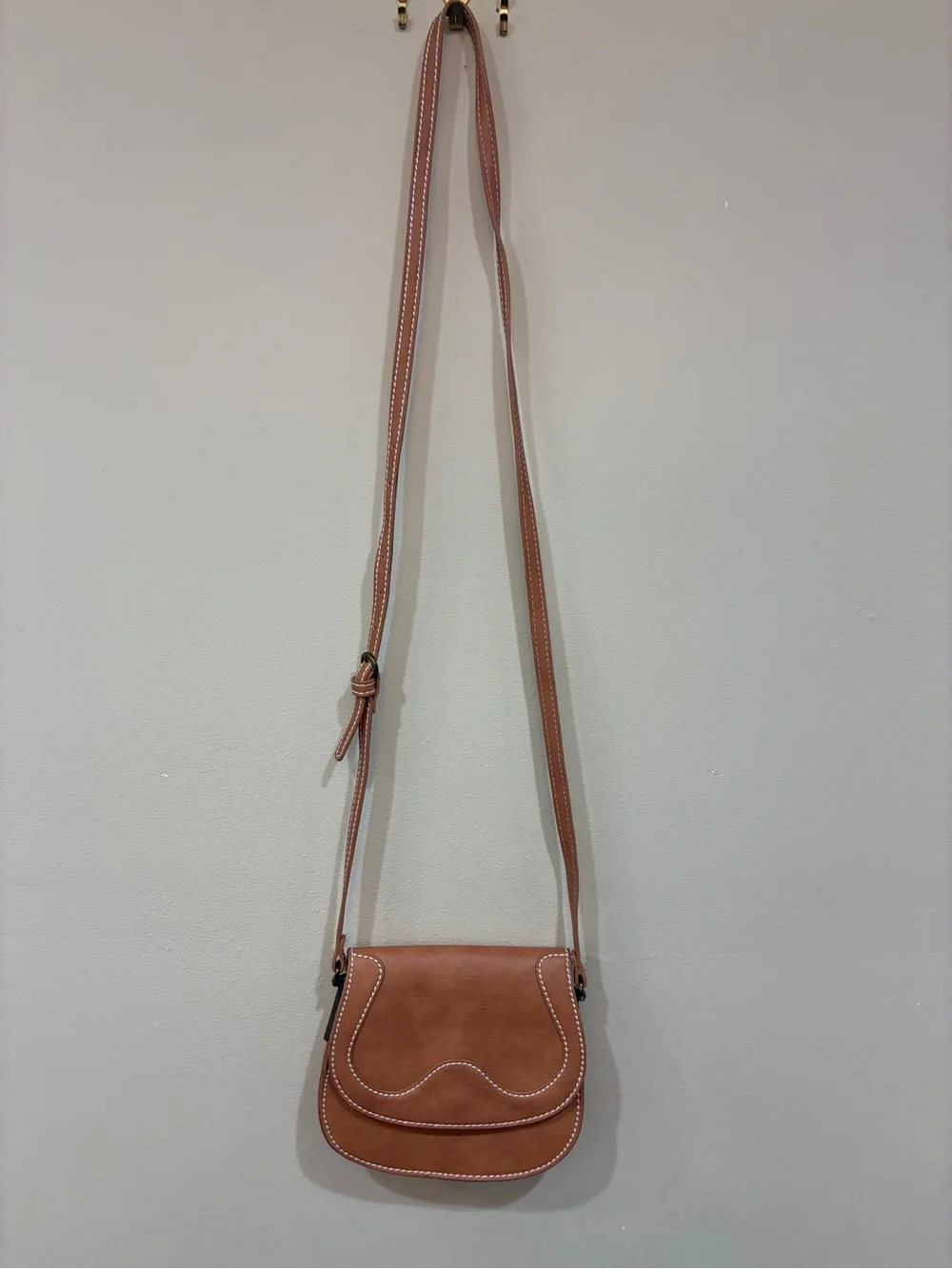 Universal Thread Tan Saddle Crossbody with White Stitching